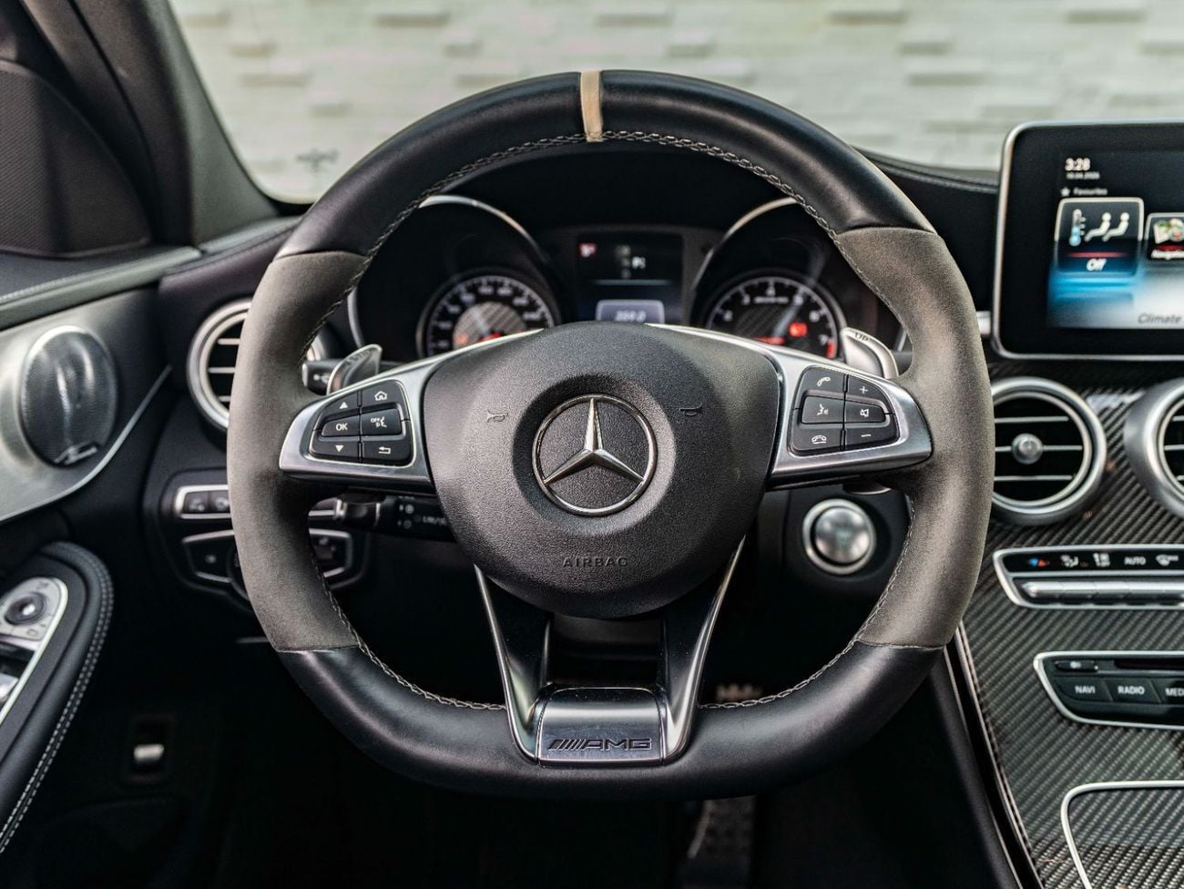 مرسيدس بنز C 63 AMG Std 4.0L Sedan