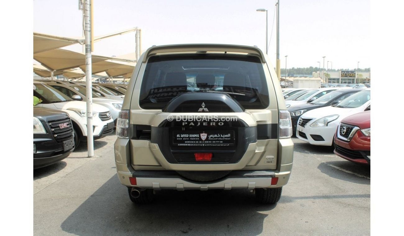 Mitsubishi Pajero GLS Top ACCIDENTS FREE - GCC - ORIGINAL PAINT - FULL OPTION - CAR IS IN PERFECT CONDITION INSIDE OUT
