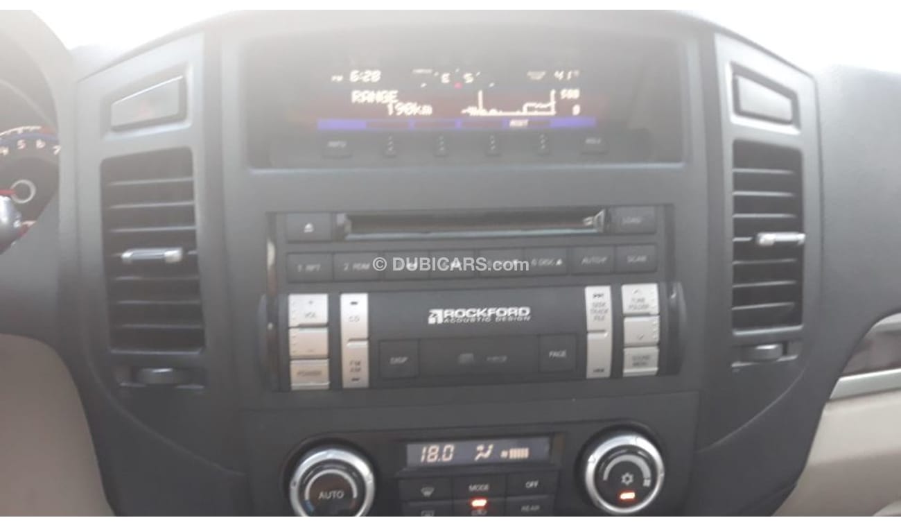 Mitsubishi Pajero 2011 Gulf Specs Full options V6 3. 5 ltr