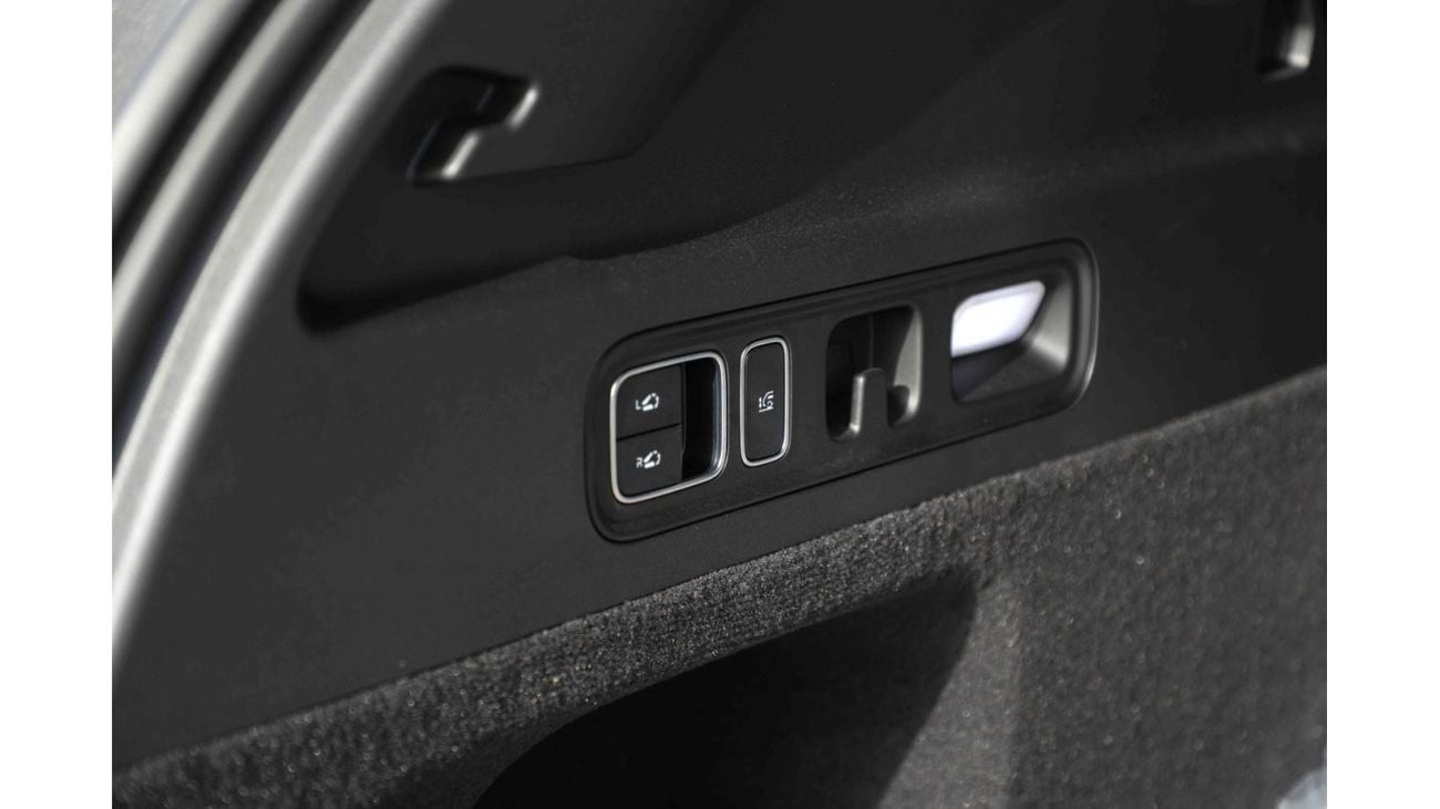 Li Auto L7 2024 Li Auto L7 PRO 1.5 Plug-in Hybrid - Black inside Black | Export Only