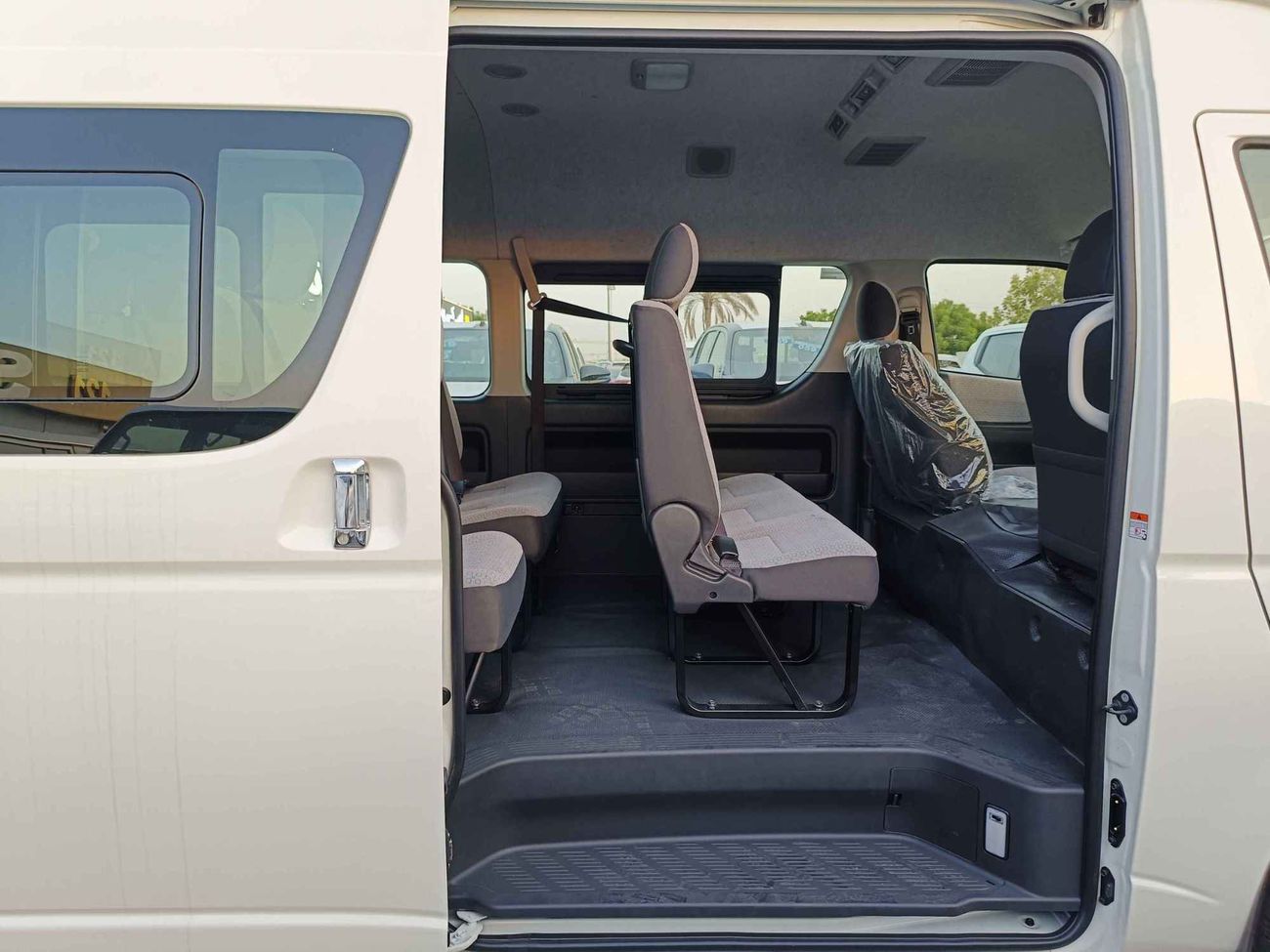 Toyota Hiace GL DIESEL / M/T / 15 STR /  ALLOY WHEEL (CODE # 67899)