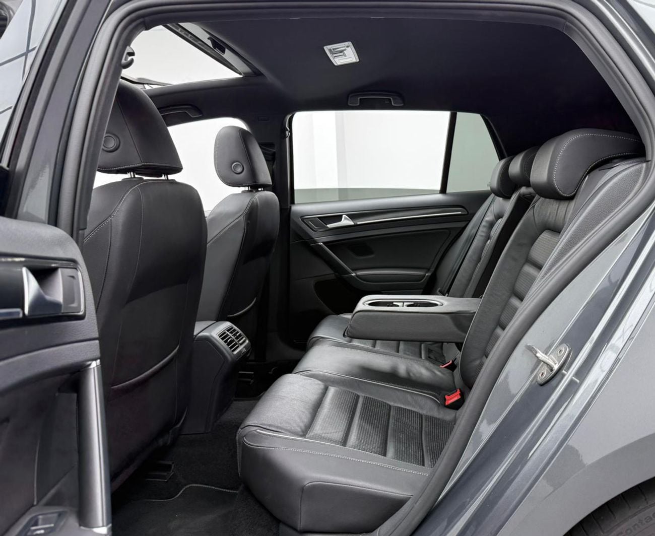 فولكس واجن جولف ار 2019 Volkswagen Golf R, Full VW Service History, Fully Loaded, Excellent Conditions, GCC