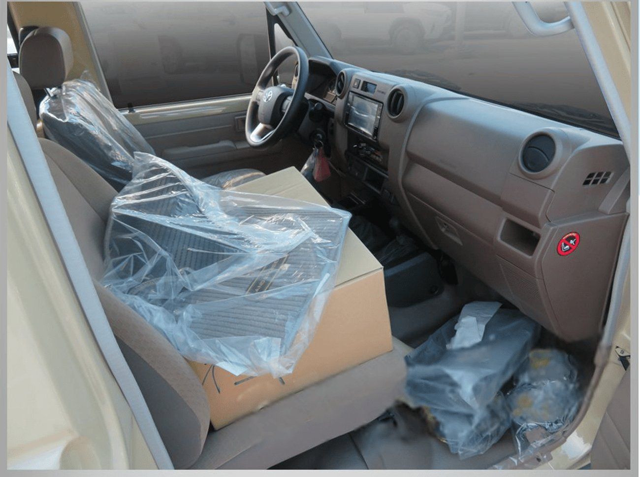 تويوتا لاند كروزر 70 ECT0012 - Toyota LC71 Hardtop SWB V ZT - 4.0L Petrol Manual Beige