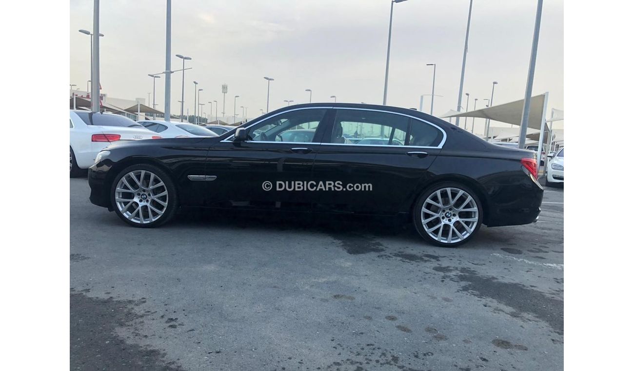 BMW 730Li Bmw 730 model 2012 GCC car prefect condition full option low mileage excellent sound system radio Bl