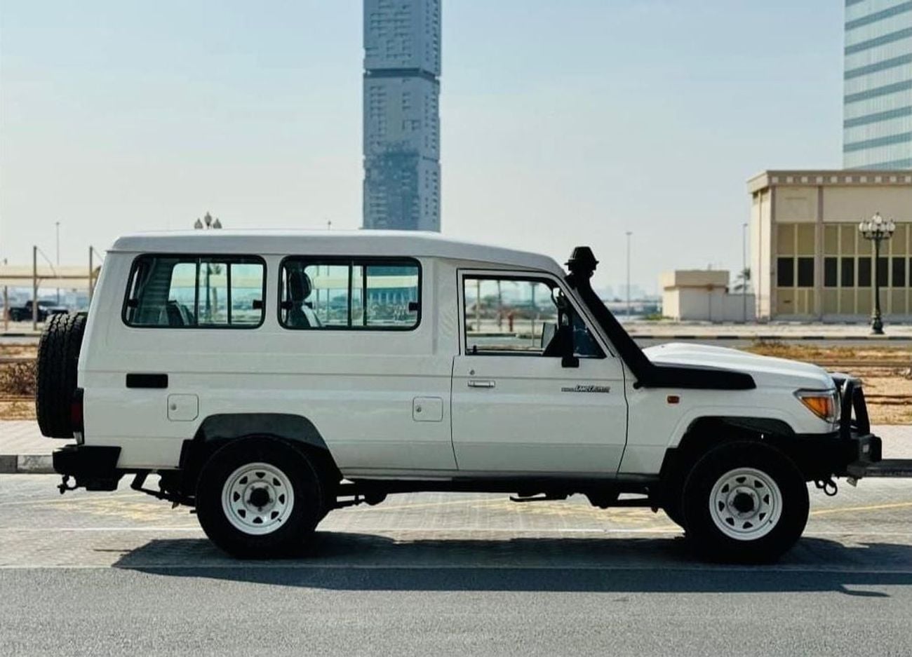 تويوتا لاند كروزر 70 LC76 STD 2018 RHD Diesel Engine 3 Doors Full Option Very Clean Title