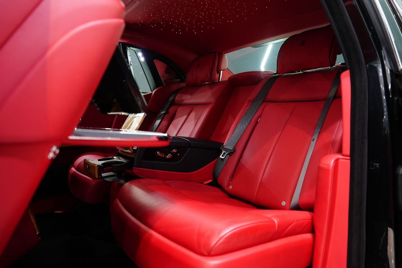 رولز رويس فانتوم VIII, Rear Entertainment, Starlight Headliner, Very Low KM, GCC Specs!!