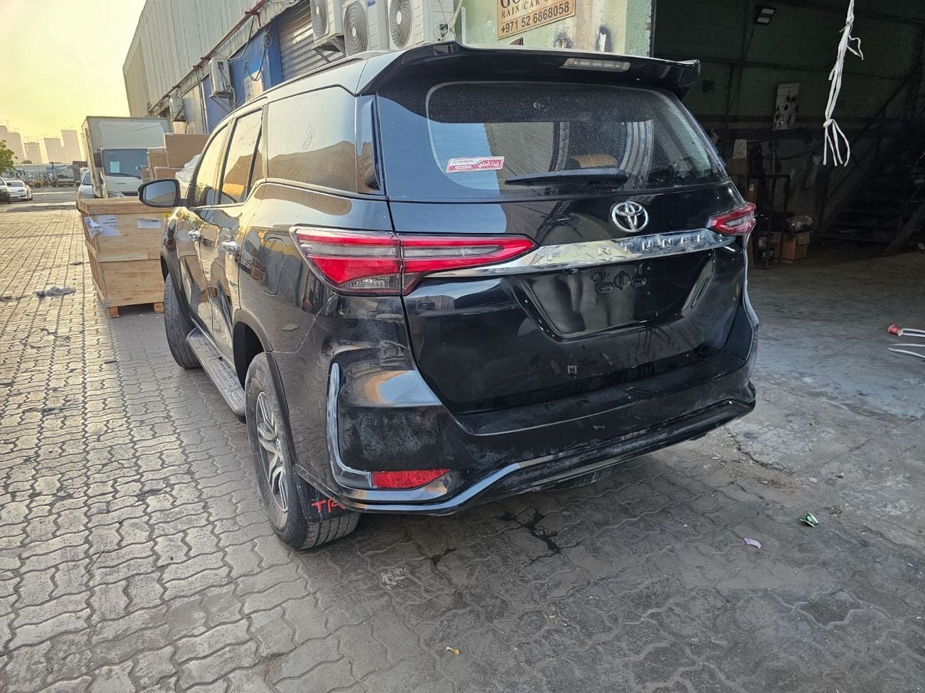 Toyota Fortuner STD D(diesel) 2.4L V4 DIESEL ENGINE Automatic Gear 4WD 7 Seats 5 Doors