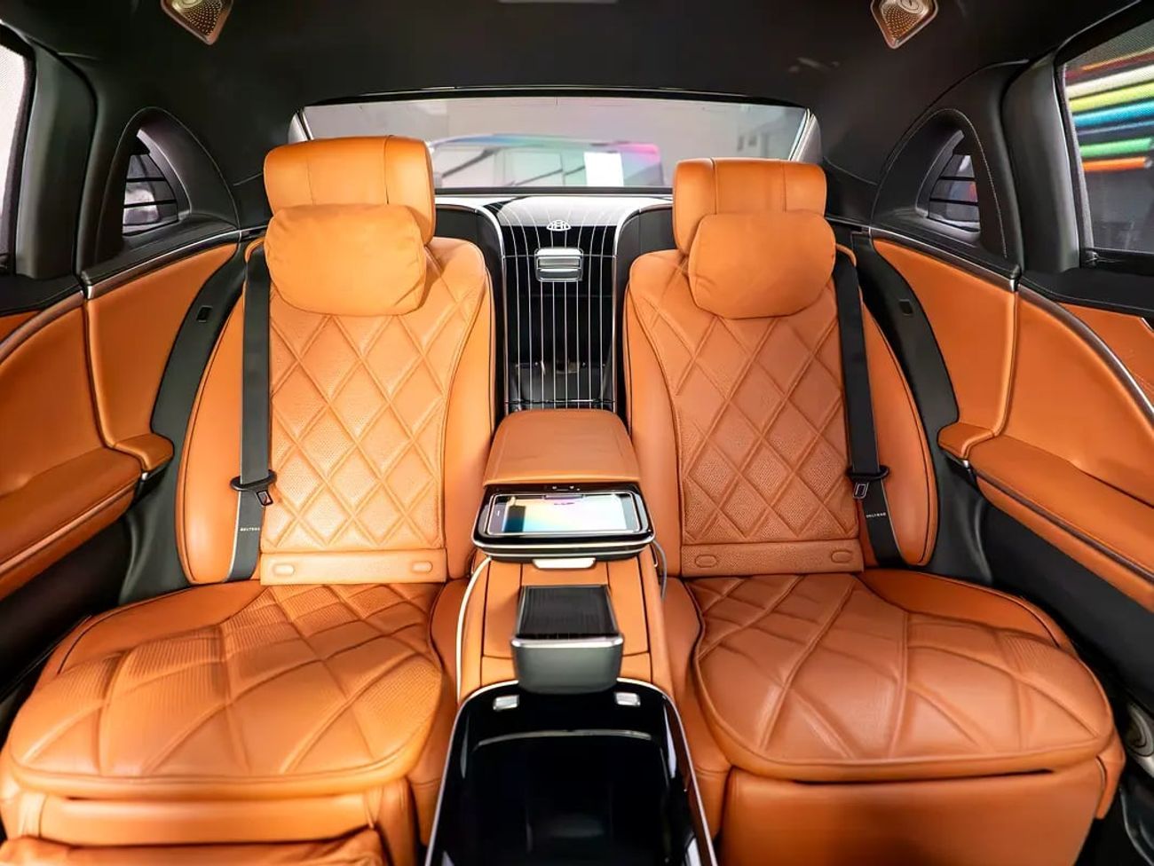 مرسيدس مايباخ S680 مايباخ 4 MATIC GCC SPECS | FIRST-CLASS 4-SEAT REAR CABIN | V12