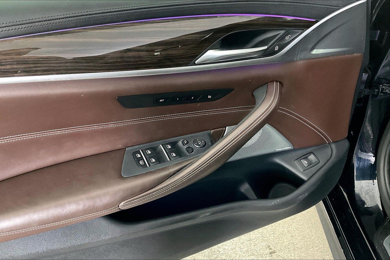 بي أم دبليو 530i Luxury + M Sport Package | شامل الضمان | 0 ﺪﻔﻋﺓ ﺃﻮﻟﻯ