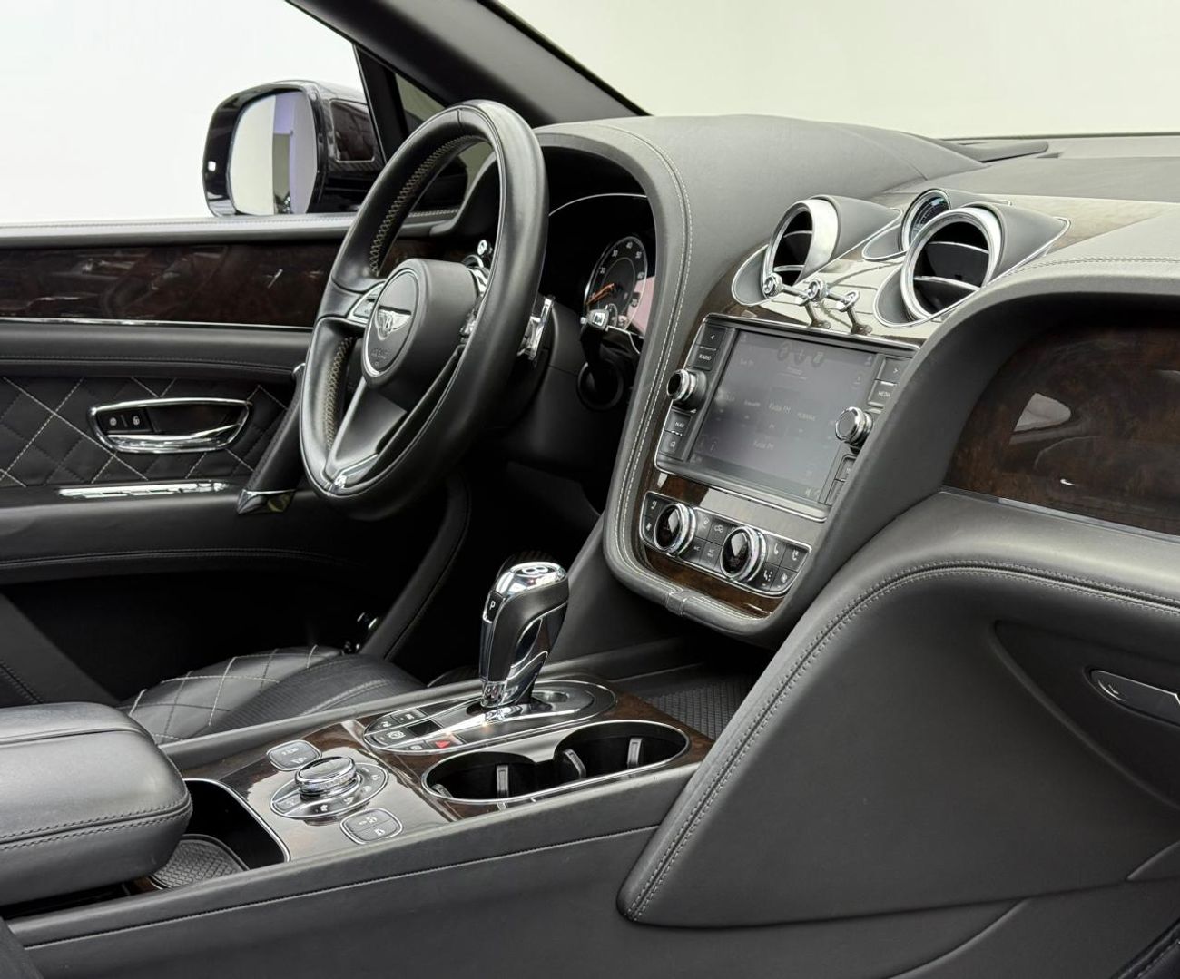 بنتلي بينتايجا 2017 Bentley Bentayga Mansory KIT ,Service History ,Excellent Condition ,Euro Spec