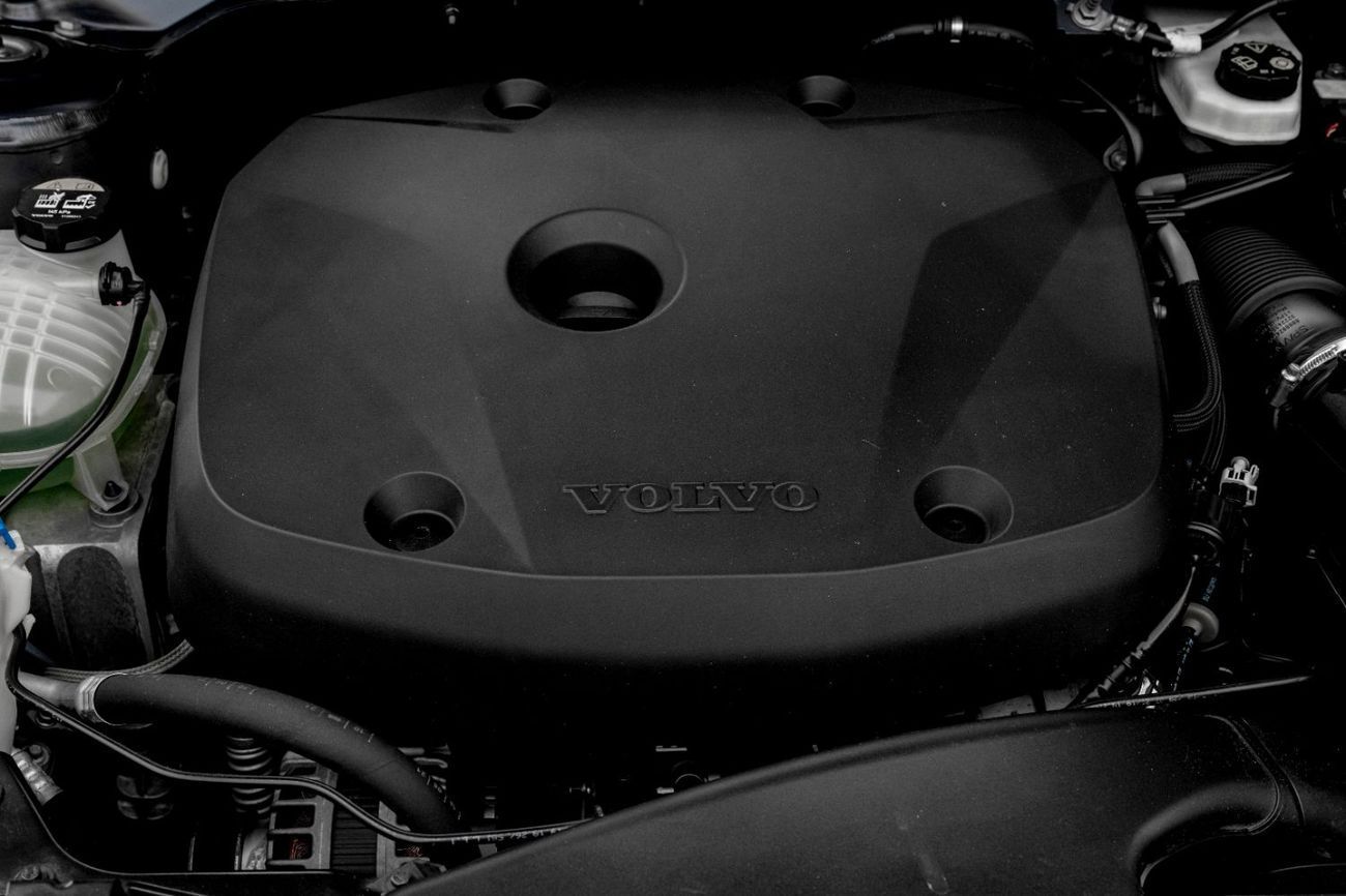 Volvo XC40 1,959 P.M  | 0% Downpayment | Low Km | Panoramic Roof!