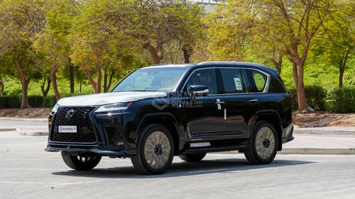 لكزس LX 700h F SPORT محرك هجين سعة 3.5 لتر، محرك V6 مزدوج، 5 مقاعد، نظام صوتي مارك ليفينسون 25، نظام ركن آلي، دفع رباعي أ