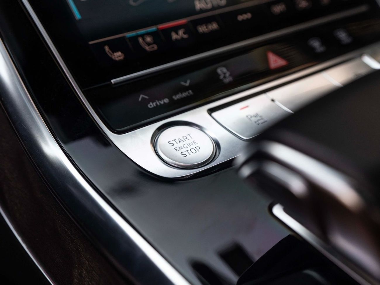 Audi Q8 55 TFSI quattro Luxury 3.0L (340 HP)