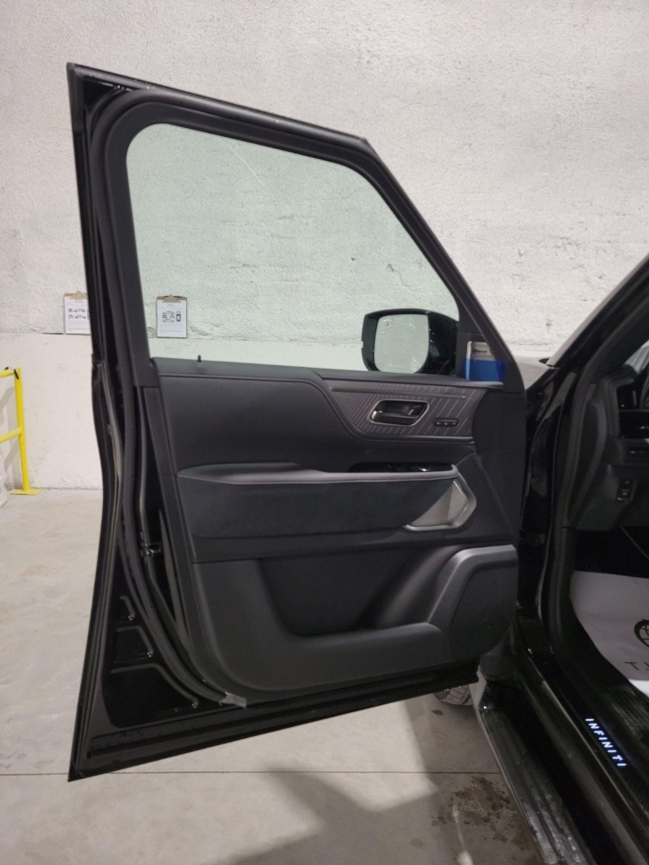 Infiniti QX80 Autograph Captain Chairs 3.5L