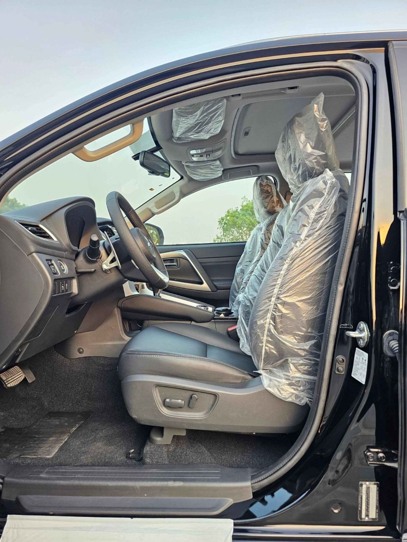 ميتسوبيشي مونتيرو سبورت 3.0L PETROL/SUNROOF , LEATHER , ELECTRIC SEATS / FULL OPTION (CODE # MP59)