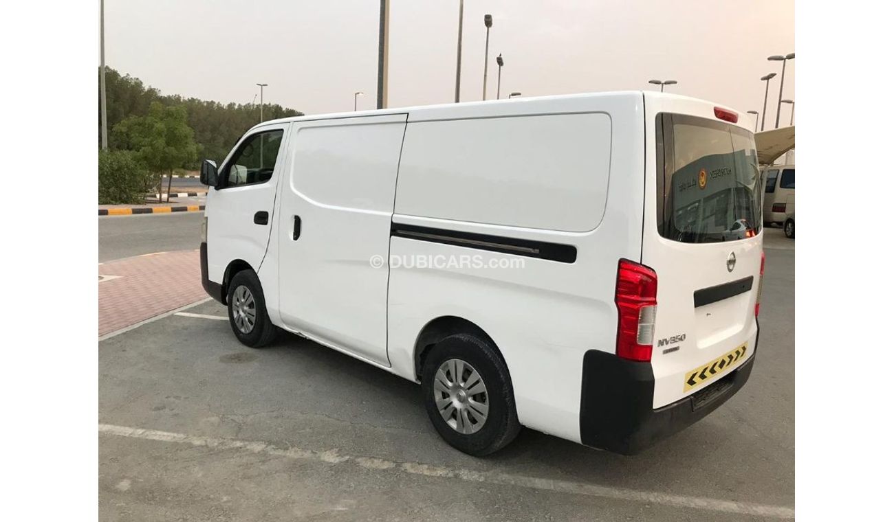 نيسان أورفان Nissan urvan 2014 gcc very ceken car