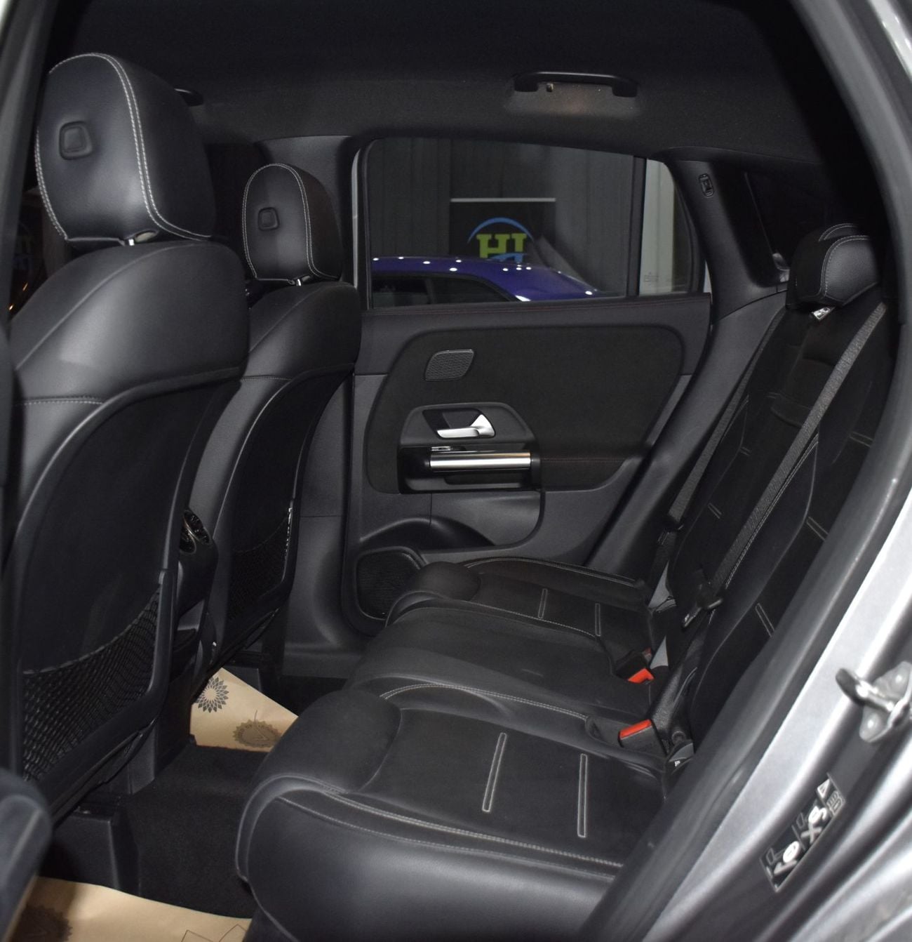 مرسيدس بنز GLA 35 AMG 4MATIC عرض ممتاز لسيارة مرسيدس بنز GLA35 AMG (موديل 2022) باللون الرمادي وبمواصفات أمريكية