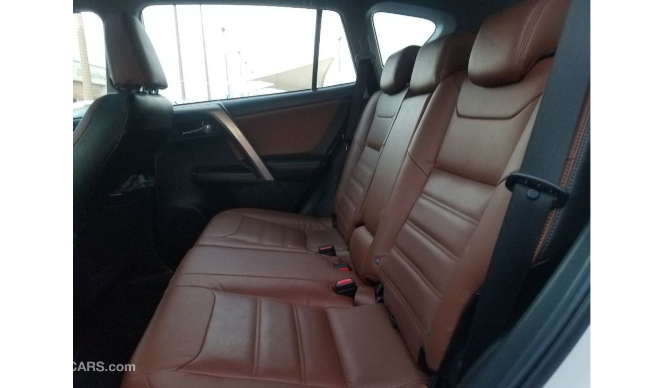 Toyota RAV4 Toyota RAV4 GCC 2018 without accident is very clean inside and out Agency condition and does not nee