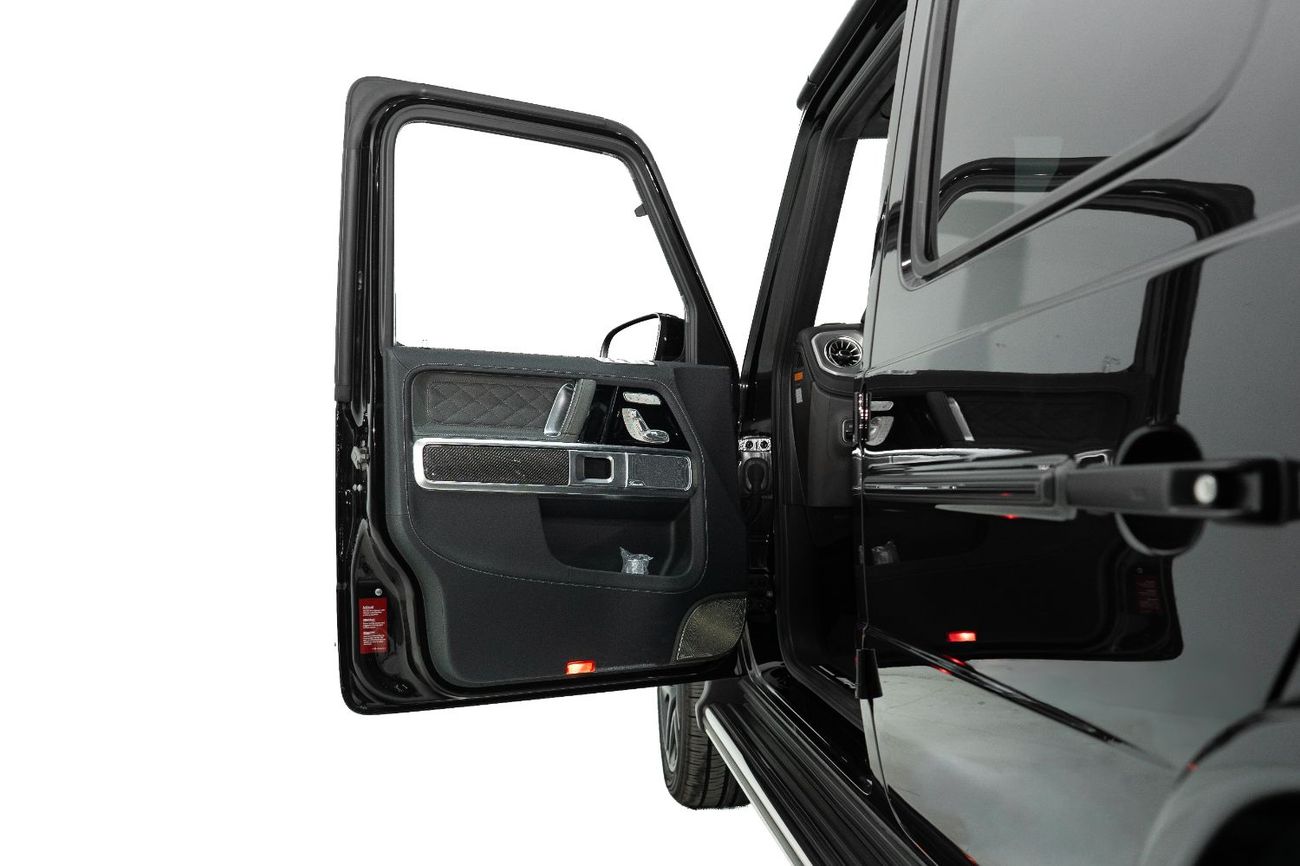 مرسيدس بنز G 63 AMG VERY LOW MILEAGE | 2025 G63 AMG | CARBON INTERIOR | G-MANUFAKTUR | BURMESTER AUDIO | WARRANTY