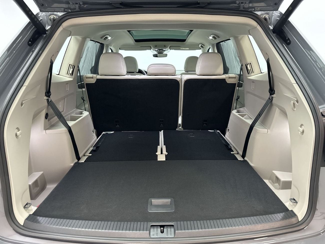 Volkswagen Teramont COMFORTLINE Teramont Comfortline 2L (Facelift 2) | Premium 7-Seater SUV | Panoramic Sunroof | Leather | ACC | Ca