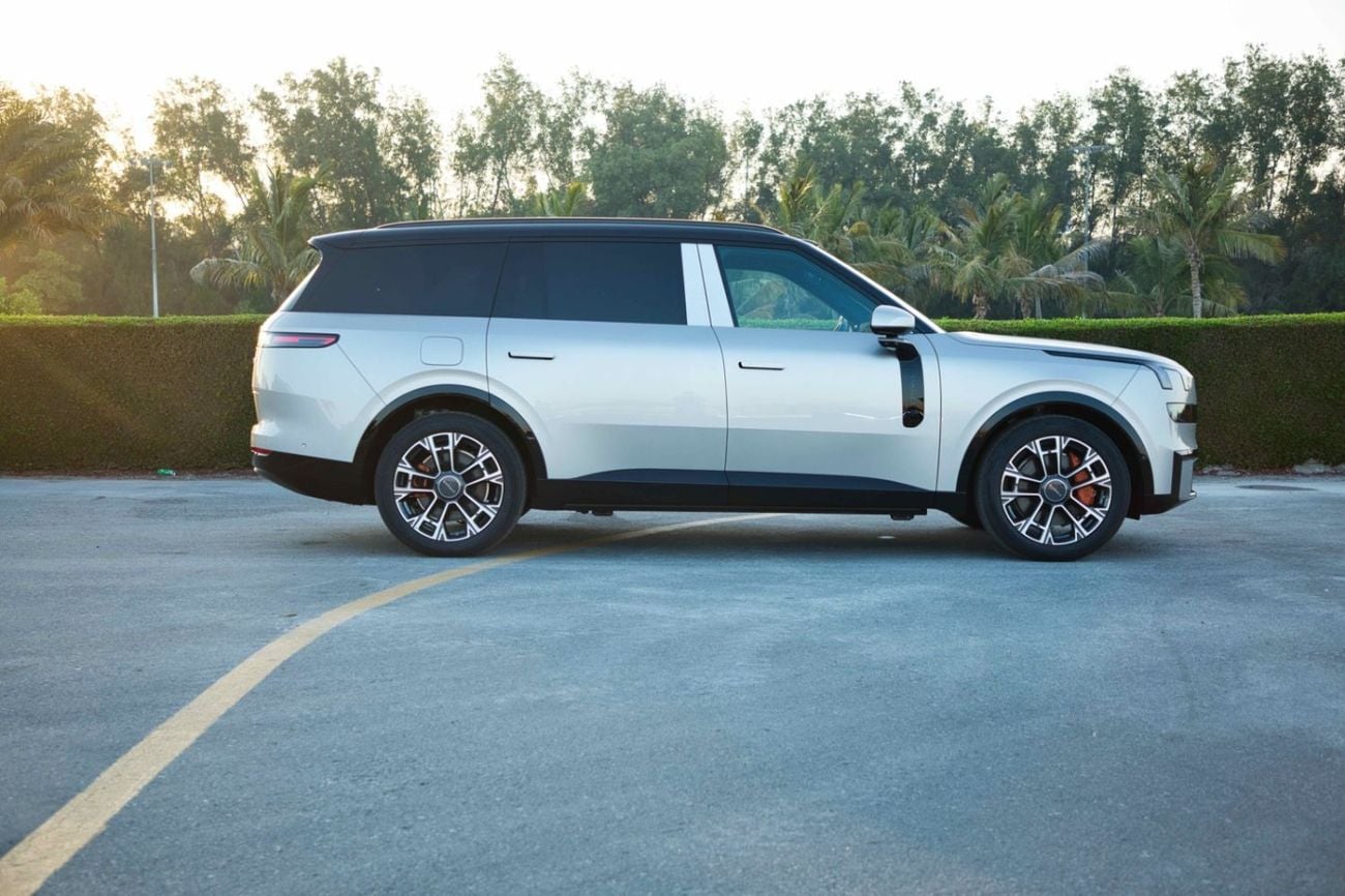Lynk & Co 900 FLAGSHIP