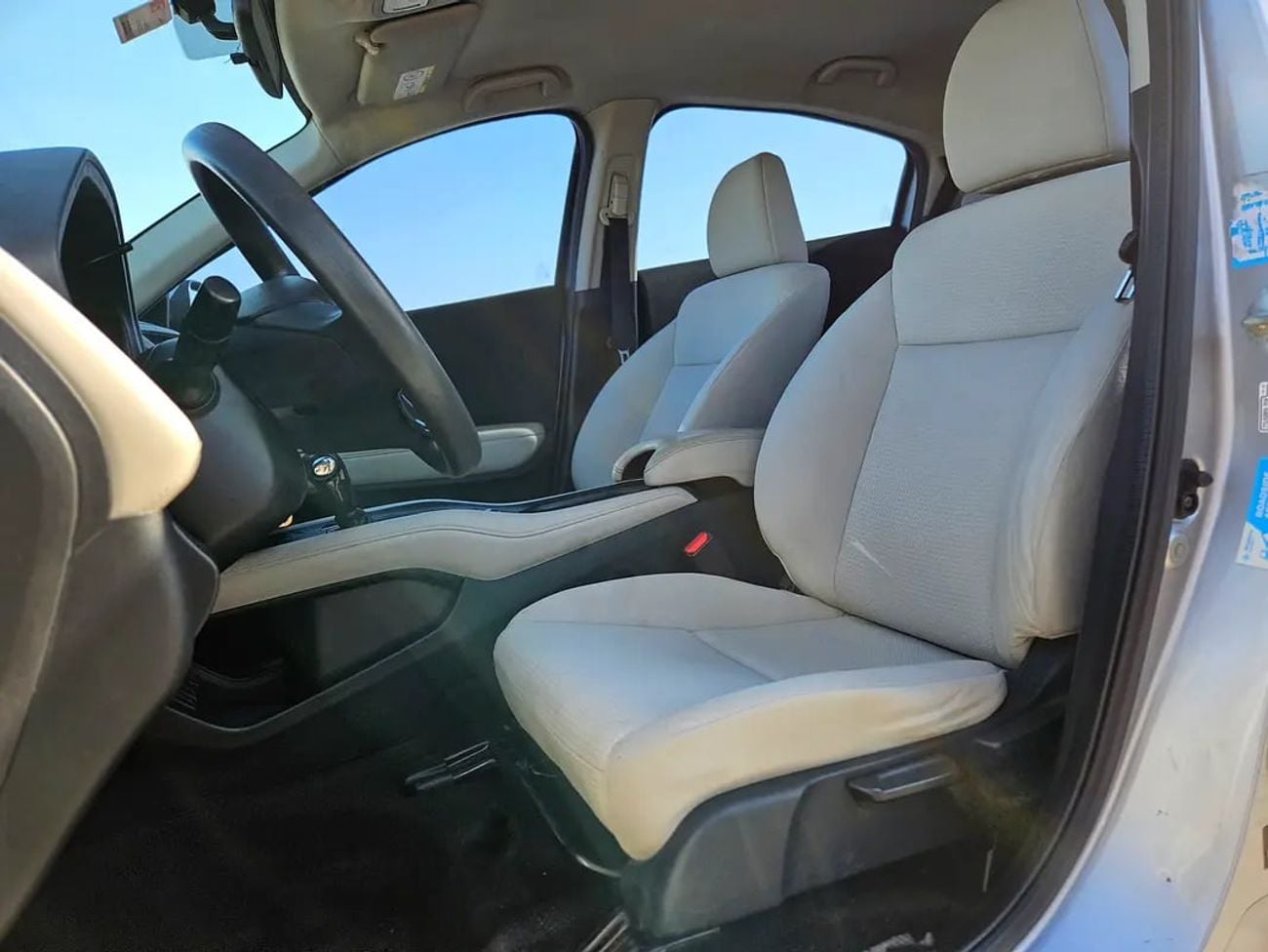 هوندا HRV EX GCC Specs Mid Option Premium Condition Low KM Perfect Compact SUV