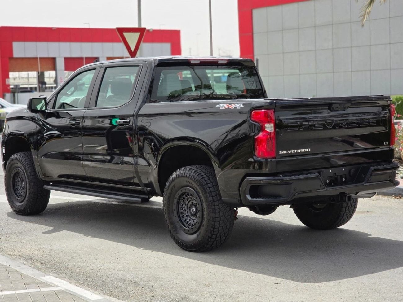 Chevrolet Silverado 5.3 V8 LT DOUBLE CABIN WITH LIFT KIT 2024 GCC AL GHANDI IN MINT CONDITION