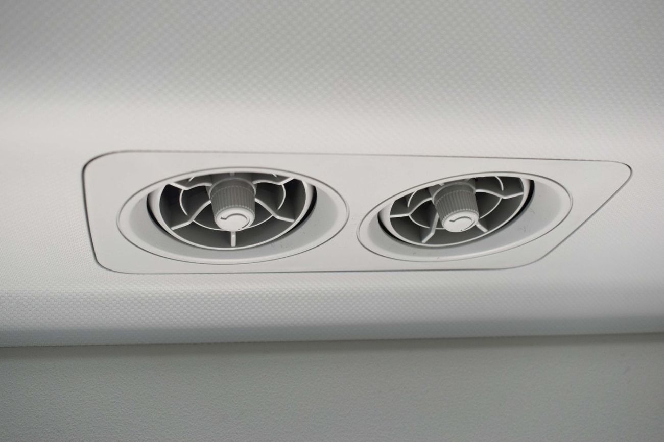 تويوتا كوستر 2.7L (23-Seater)