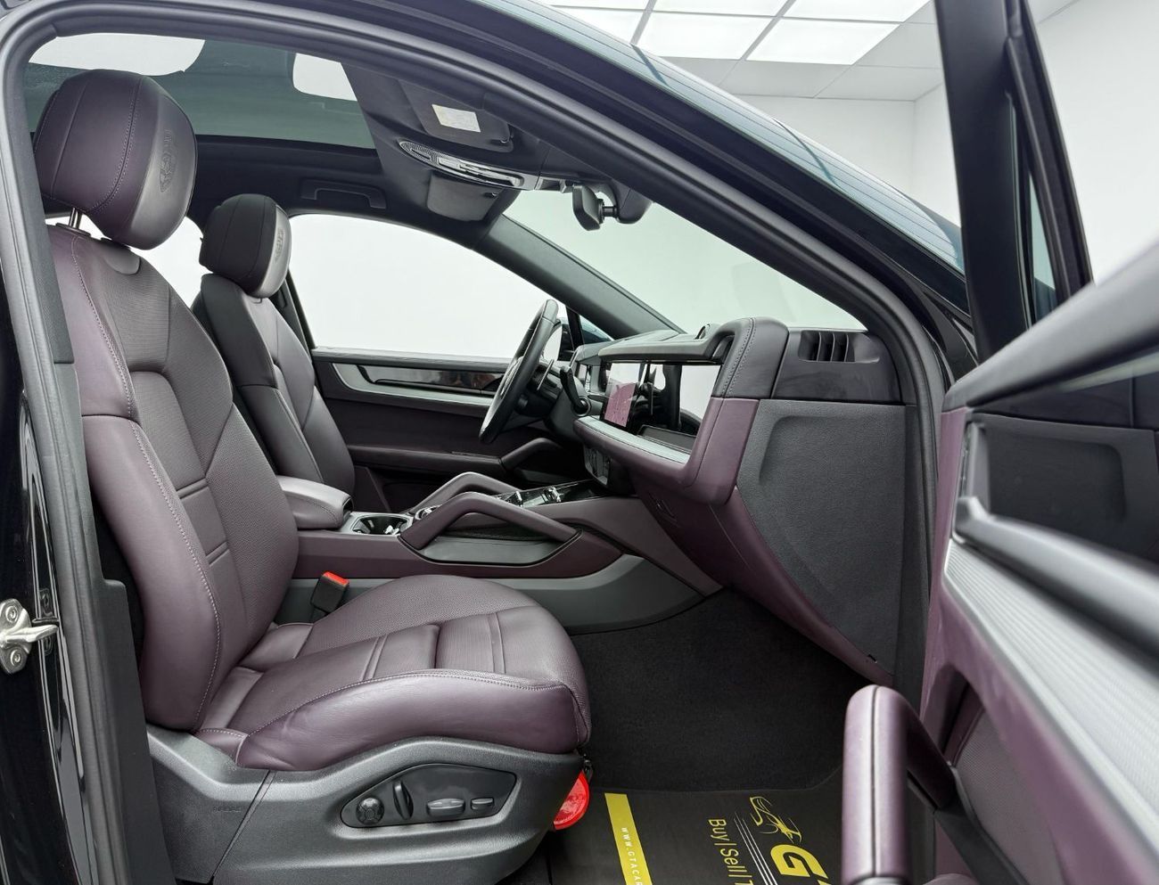 Porsche Cayenne Base Coupe 2024 Porsche Cayenne, Premium Package, Agency Warranty, Full Service History, GCC