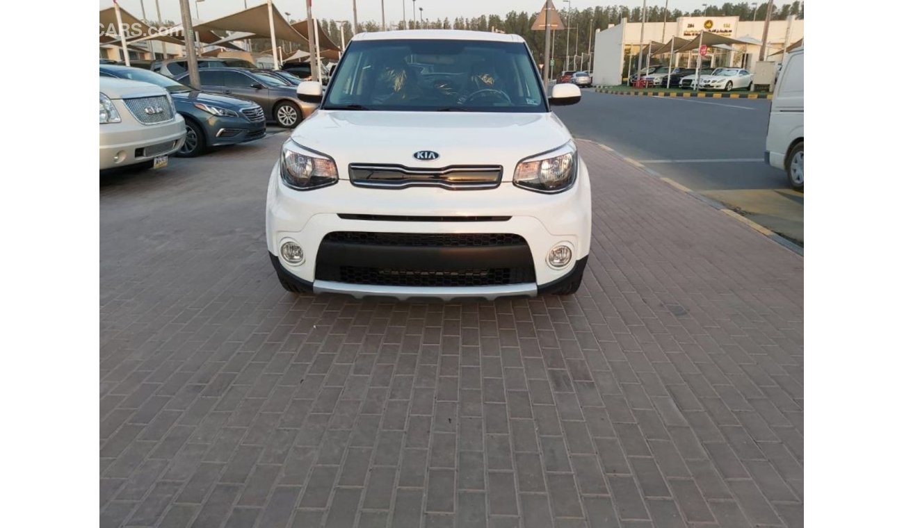 Kia Soul LX  - LIKE NEW