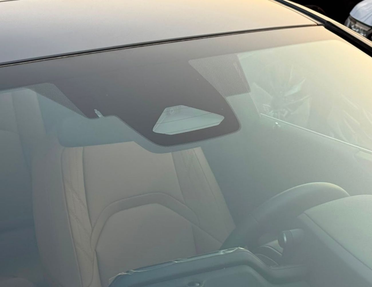 Lexus UX300h PREMIER PRIME HYBRID || 2.0L V4 / RADAR / LEATHER WITH PWR SEATS / SUNROOF / FULL OPTION (CODE # UX3HP)