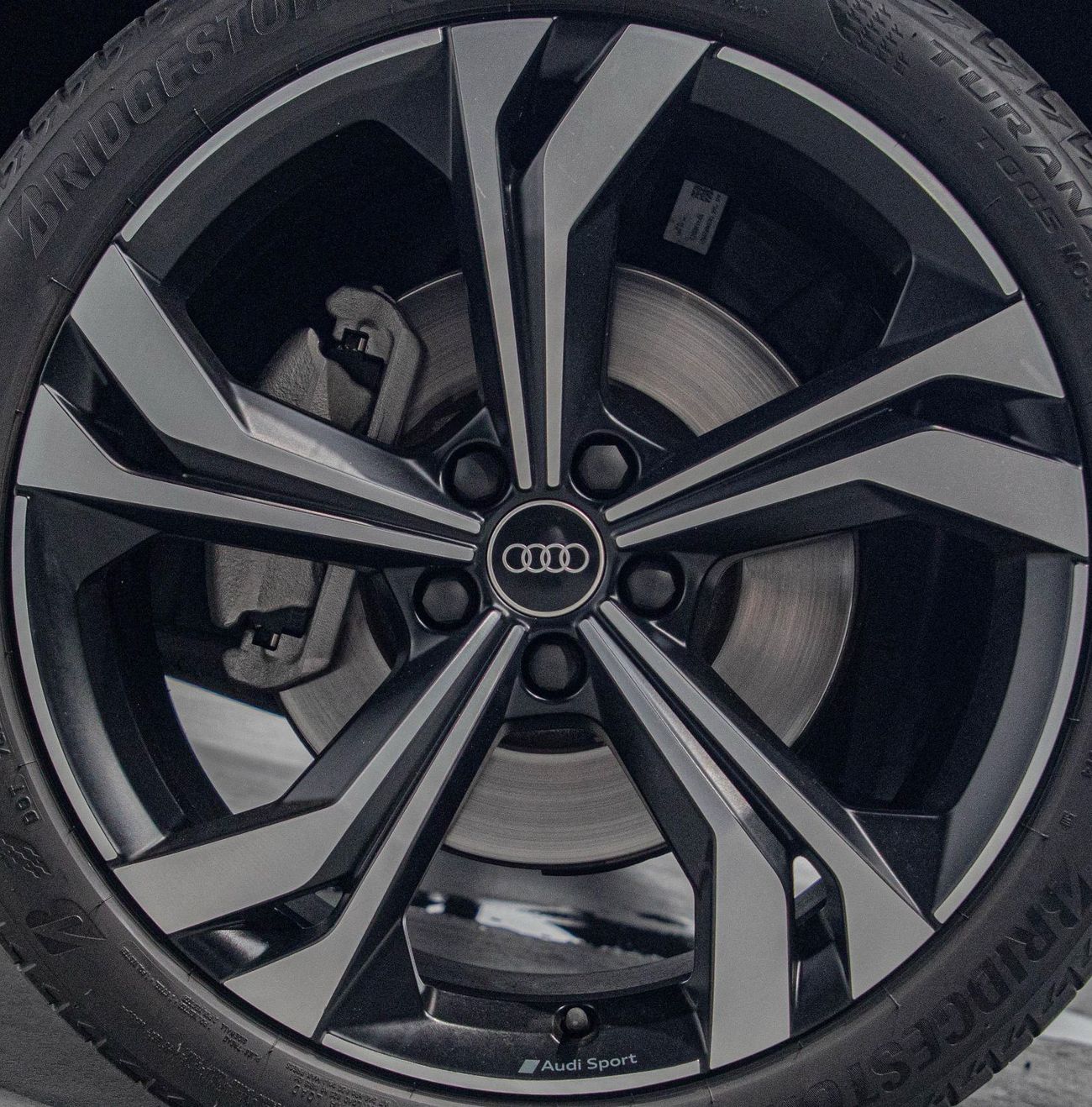 أودي Q3 Sportback 40 TFSI S Line 2.0L 4WD