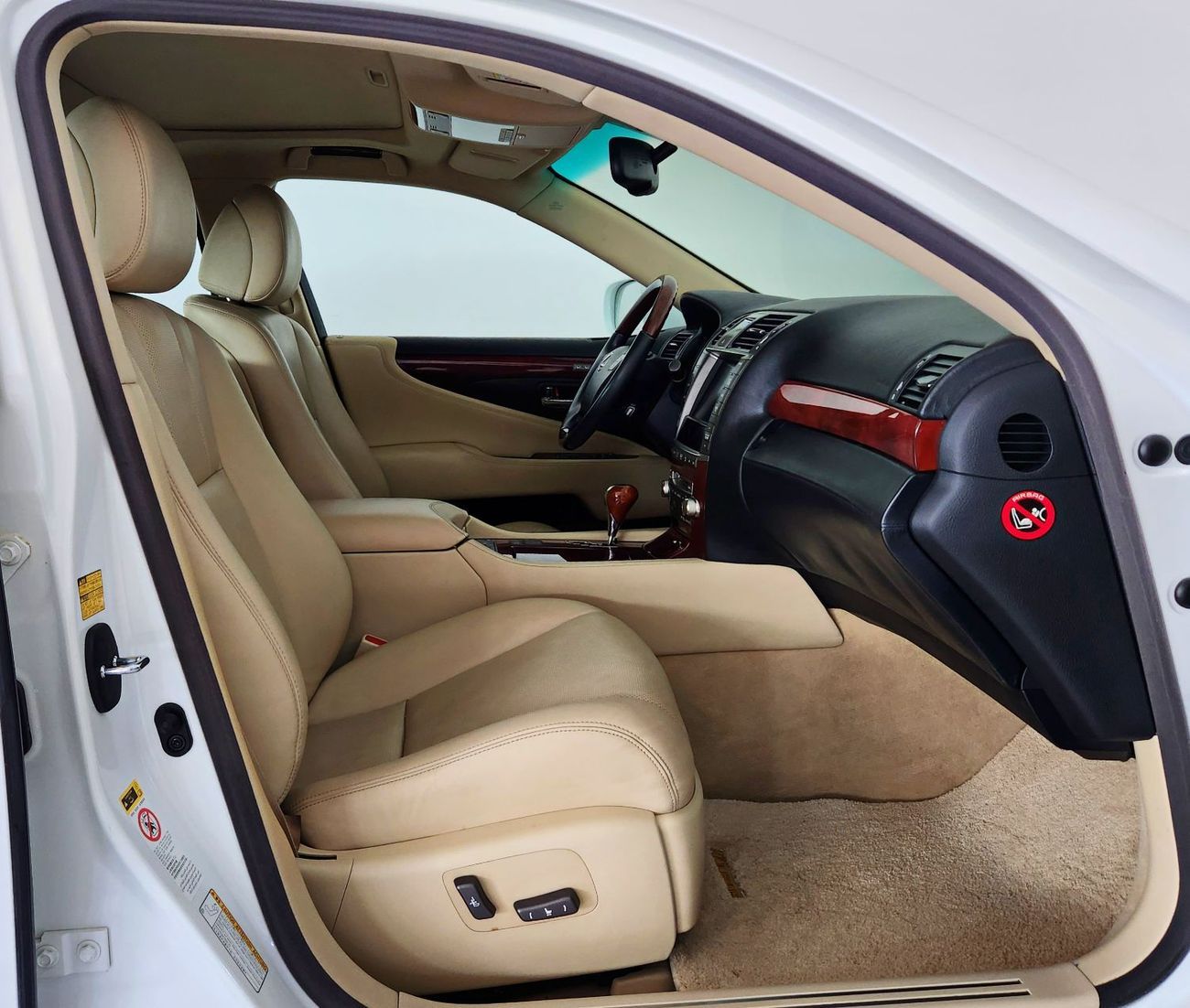 Lexus LS 600 Hybrid - VIP fully loaded with long wheel base and massaging chair