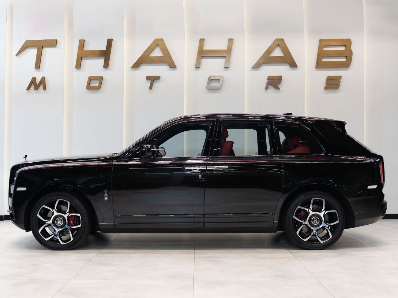 Rolls-Royce Cullinan - 2022 | BLACK BADGE | RED INTERIOR | GCC | FULL OPTION | PERFECT CONDITION