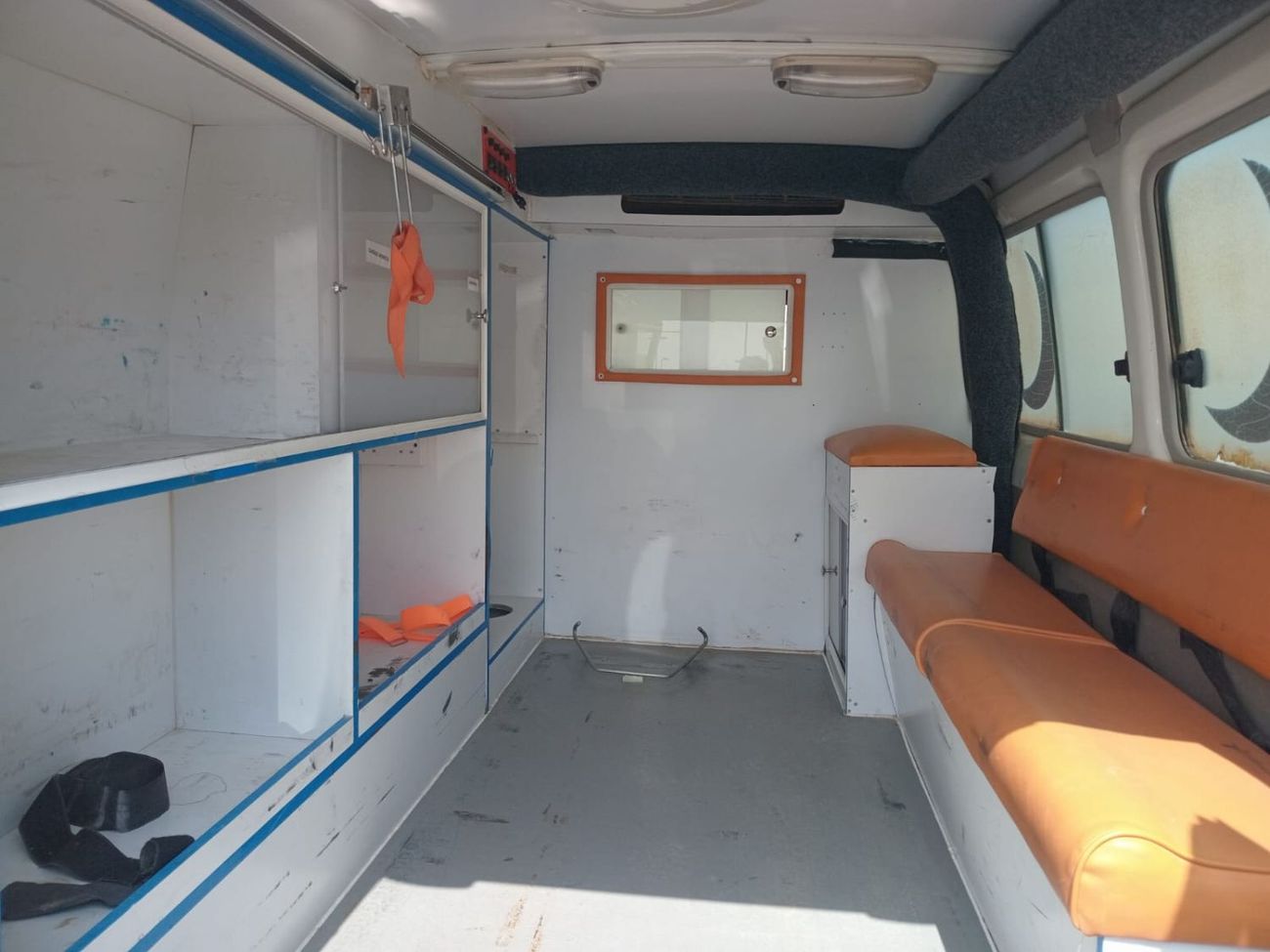 Toyota Land Cruiser 70 78 4.2L DIESEL MANUAL TRANSMISSION ( AMBULANCE )