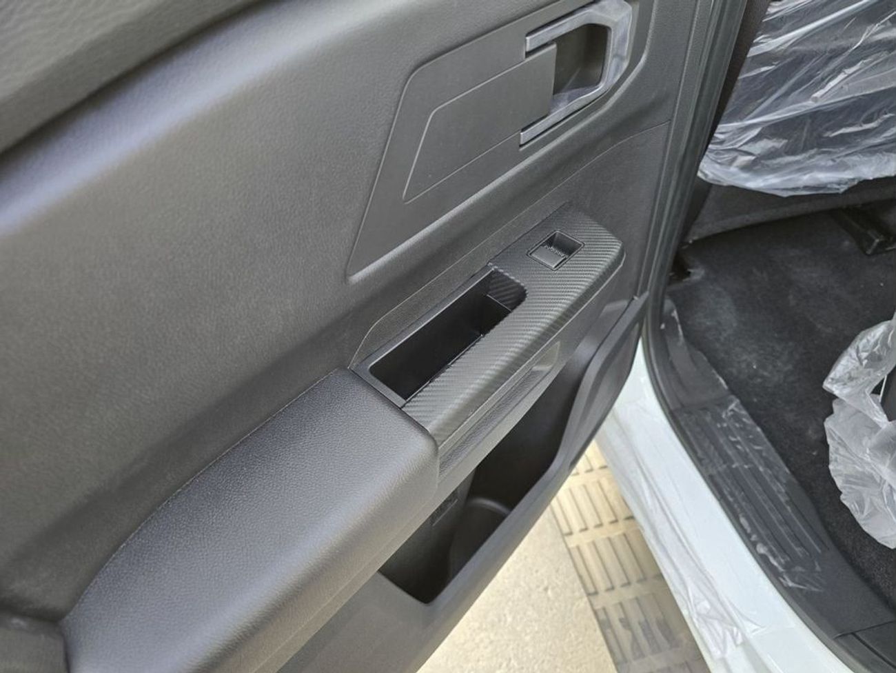 Mitsubishi L200 2.5L Double Cab Petrol Manual Transmission 4WD * EXPORT PRICE *