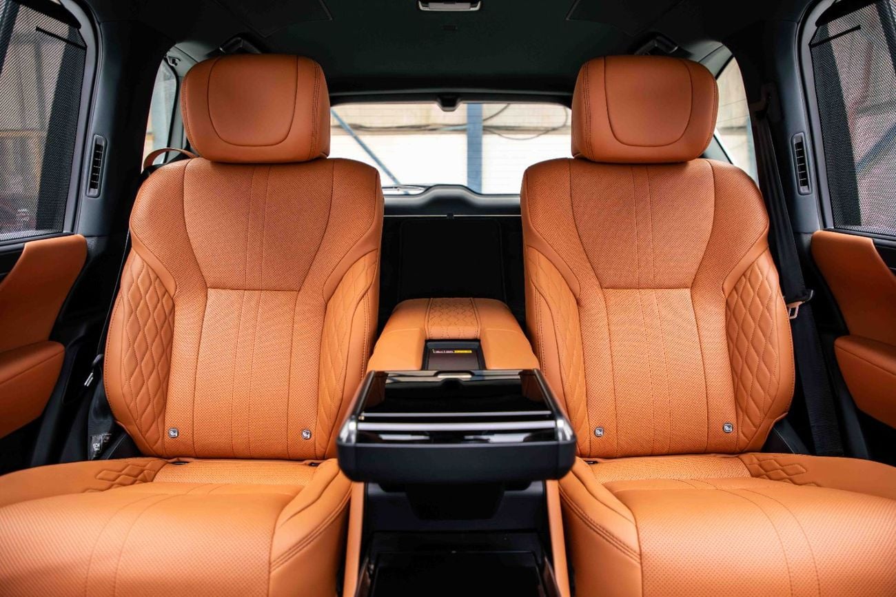 لكزس LX 700h VIP 3.5L - Graphite Black Inside VIP Sun Flair | Export Only