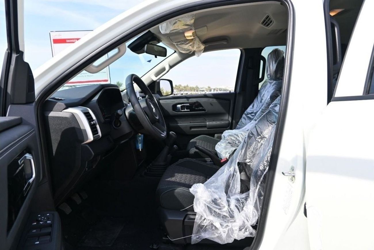 ميتسوبيشي L200 ميتسوبيشي L200 موديل 2024 ناقل الحركة بنزين يدوي ابيض من الخارج اسود من الداخل