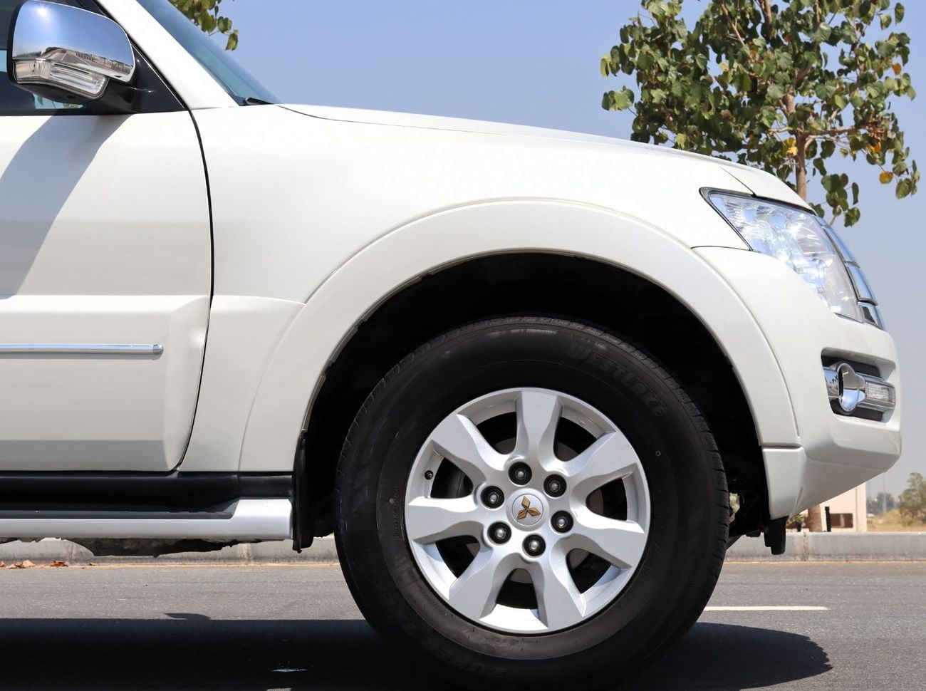 Mitsubishi Pajero GLS HIGHLINE ACCIDENTS FREE - GCC - PERFECT CONDITION INSIDE OUT - FULL OPTION