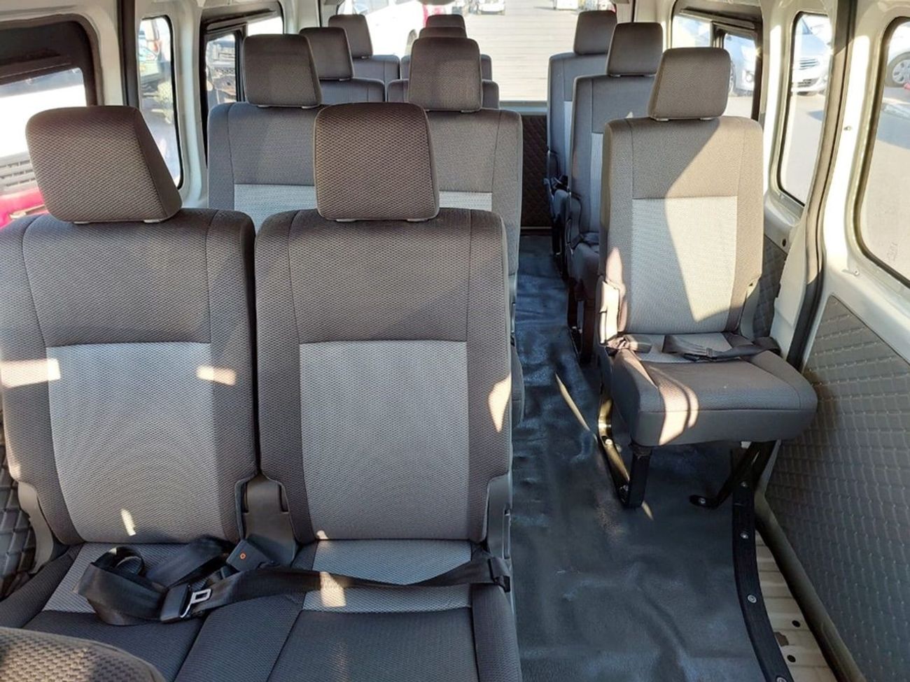 Toyota Hiace Commuter
