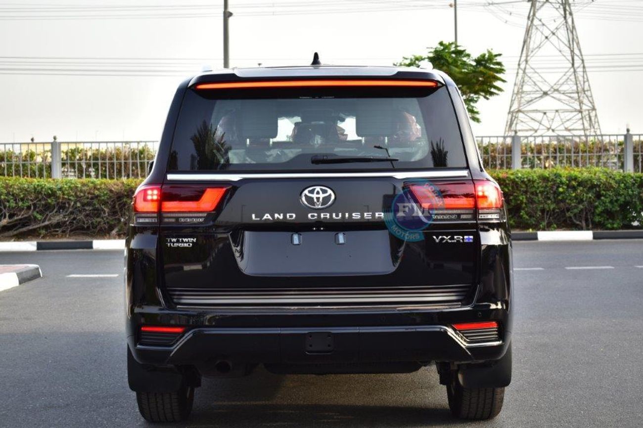 تويوتا لاند كروزر 300 VXR+ V6 3.3L Twin Turbo Diesel 7 Seat Automatic