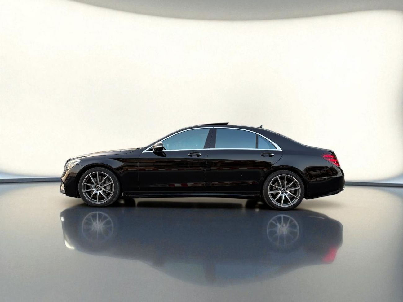 Mercedes-Benz S 560 Std 4.0L (463 HP) 4MATIC V8 BITURBO | 2018 | GCC SPECS | AED 2,220 per month