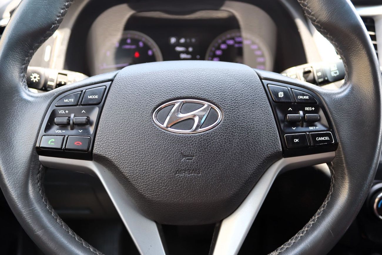 Hyundai Tucson GLS Plus ACCIDENTS FREE - GCC- GTLINE - FULL OPTION - ORIGINAL PAINT - PERFECT CONDITION INSIDE OUT