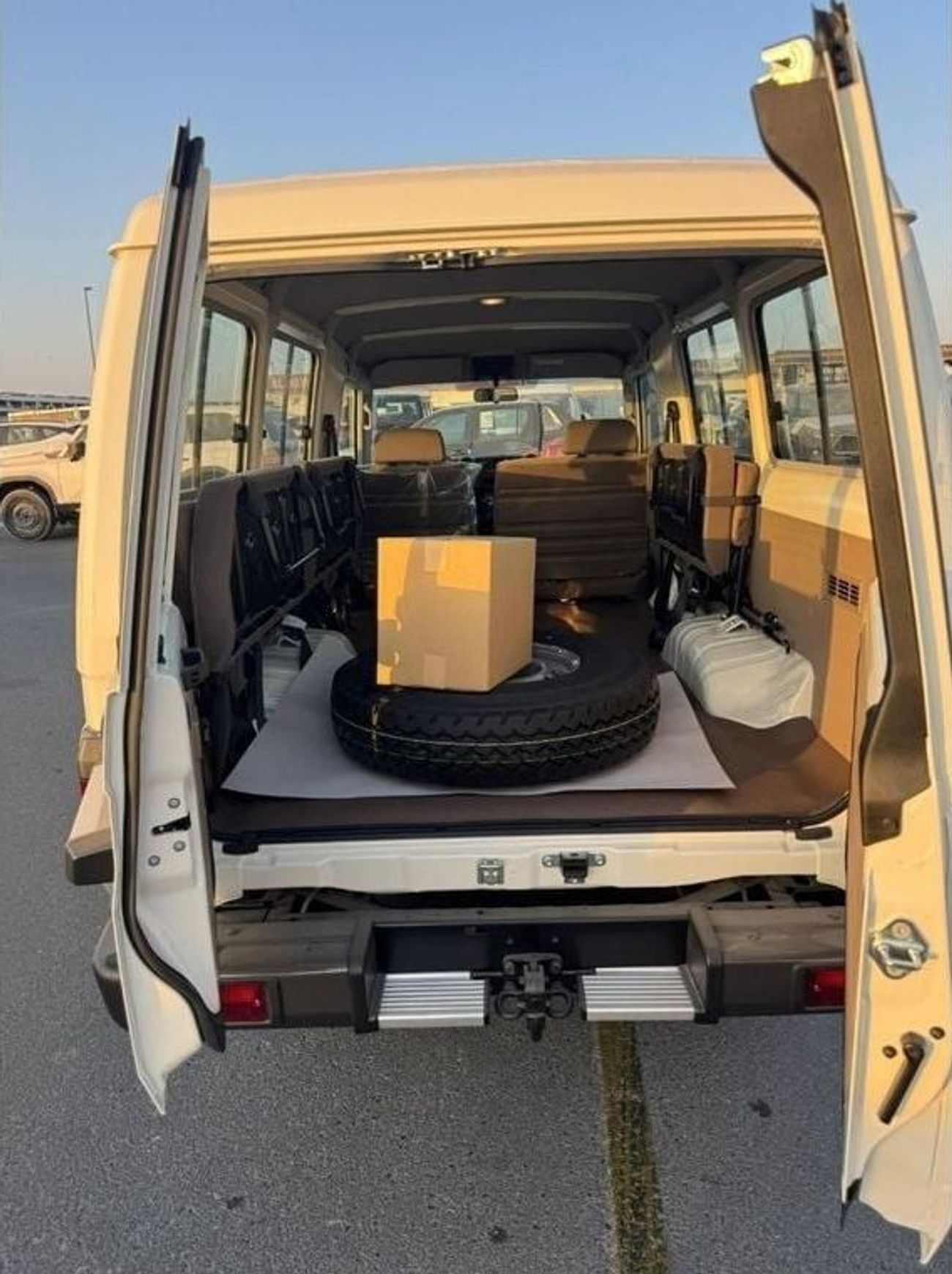 Toyota Land Cruiser 70 EXPORT ONLY - LC 78 MANUAL