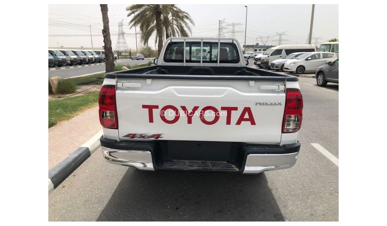 تويوتا هيلوكس تويوتا هايلكس 2.7 بنزين دفع رباعي 2023 عادي