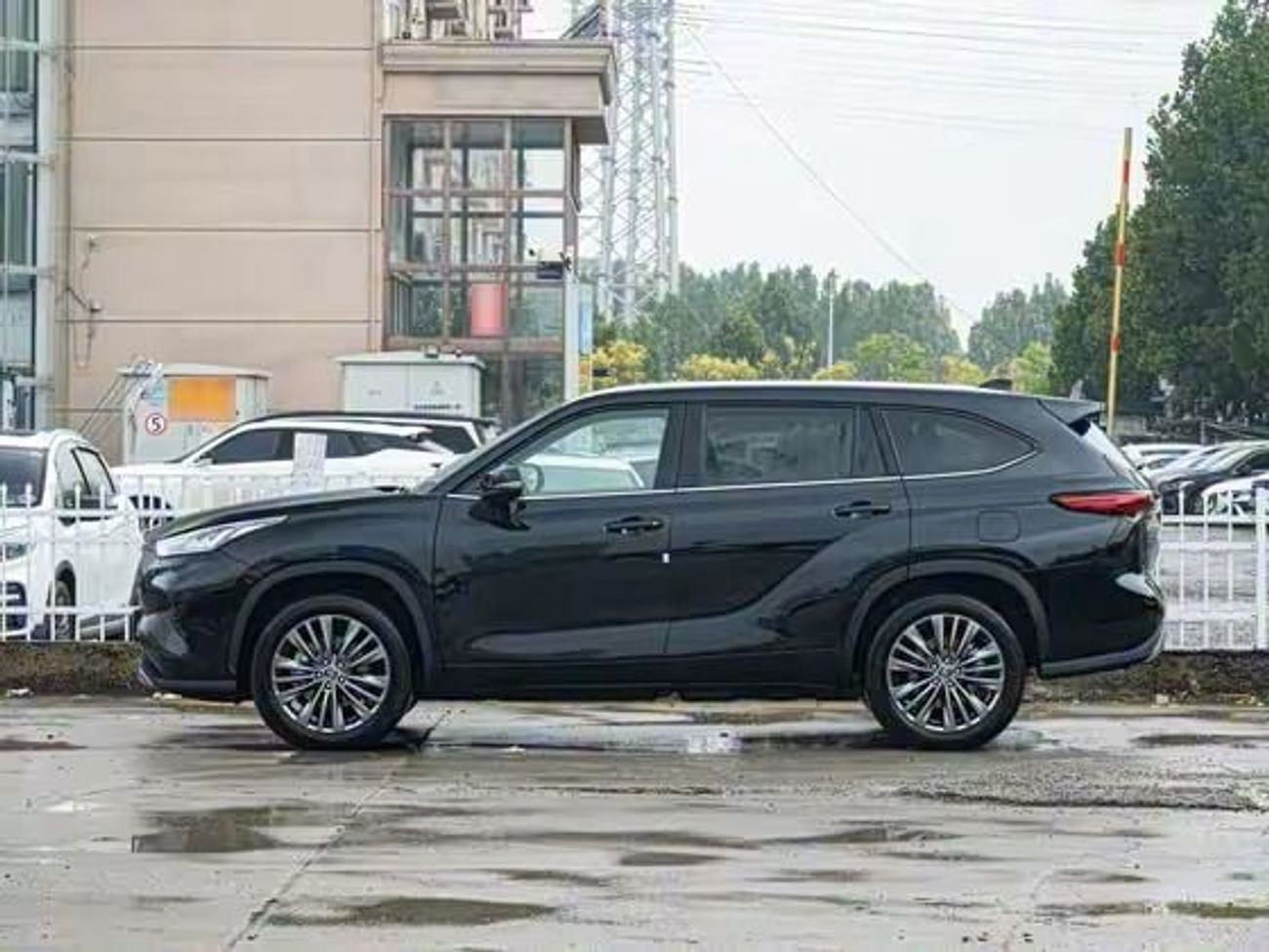 Toyota Highlander FULLEST OPTION WITH JBL, HUD