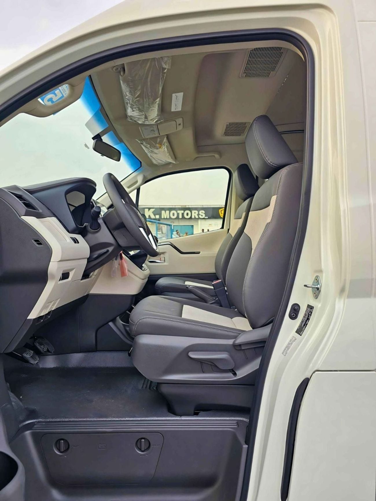 Toyota Hiace GL HIGHROOF GL | 3.5L PETROL M/T V6 | HIGH OPTION 13 SEATER (CODE # HHGL35MP)