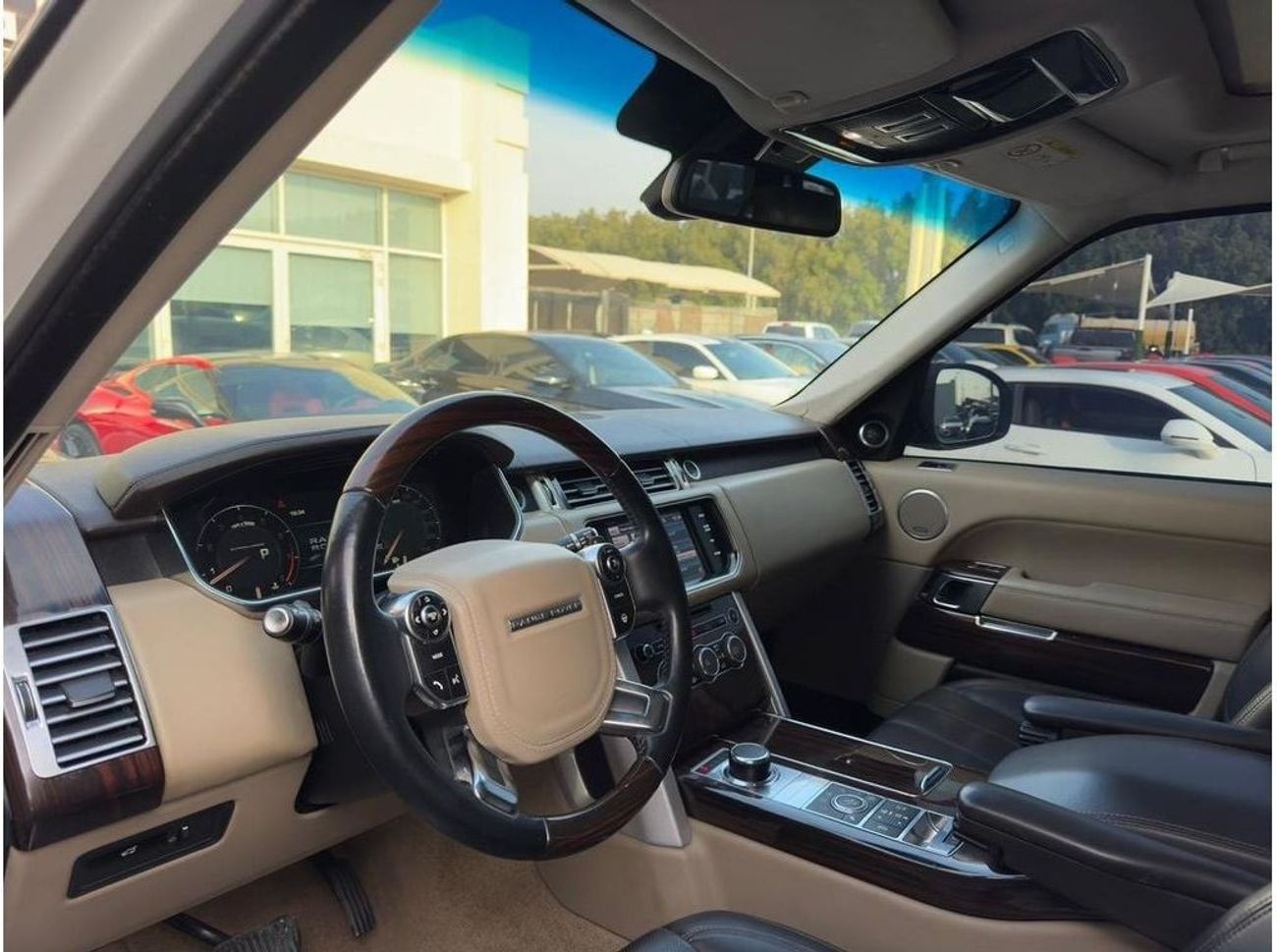 لاند روفر رينج روفر RANGE ROVER VOGUE SUPERCHARGED 2013 GCC FECE LEFT 2025  PERFECT CONDITION