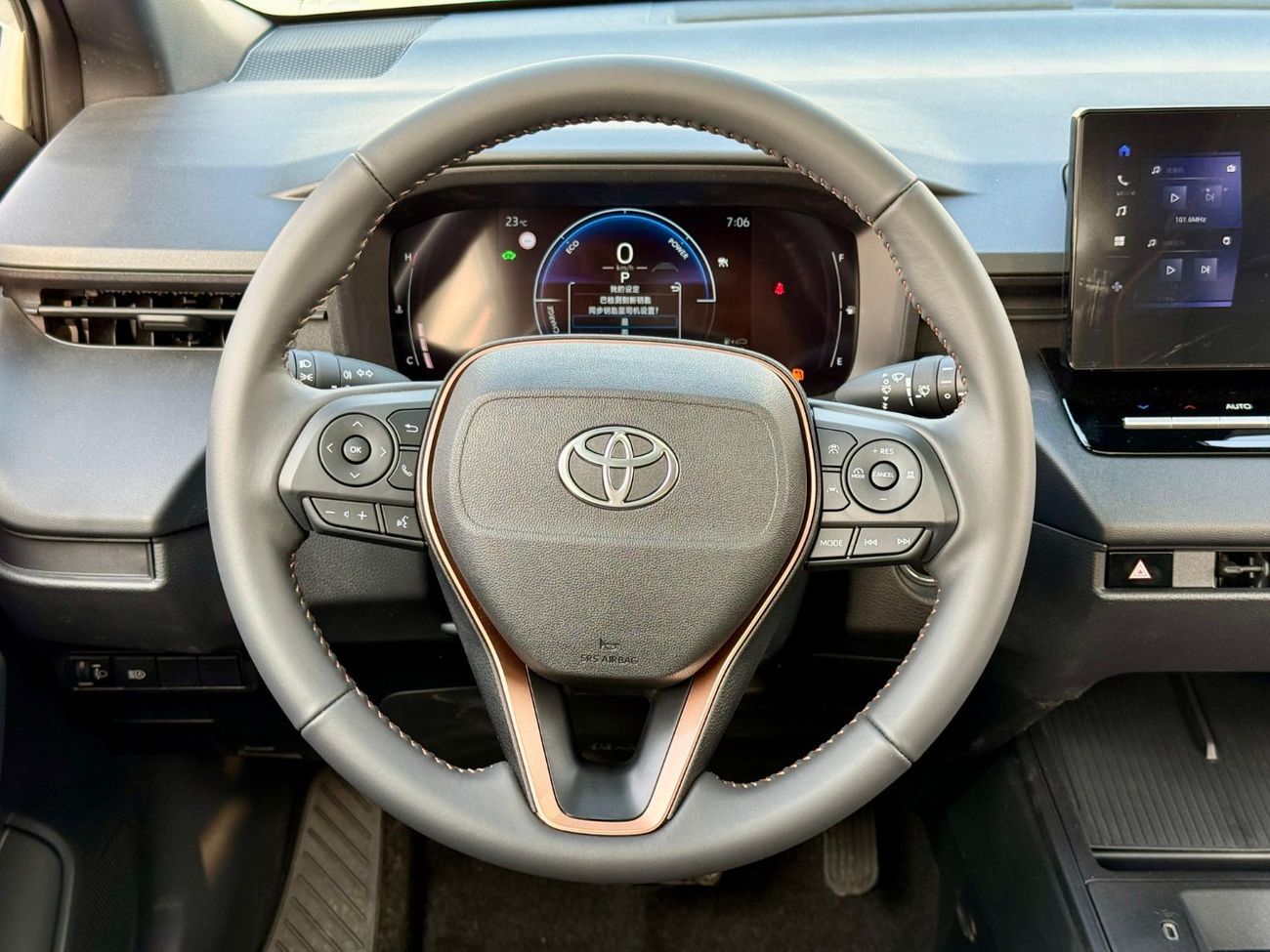 تويوتا كورولا كروس Toyota corolla cross 2.0 whitte 2025 new face