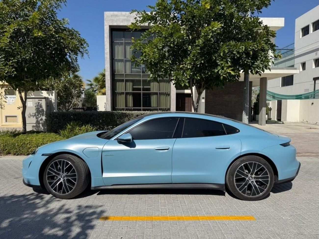 بورش تايكان 4